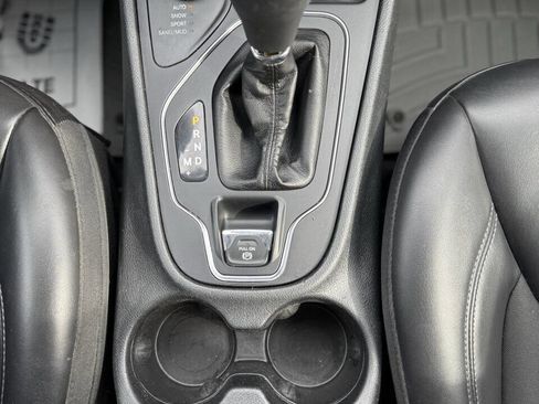 Used 2019 Jeep Cherokee Latitude Plus image 16