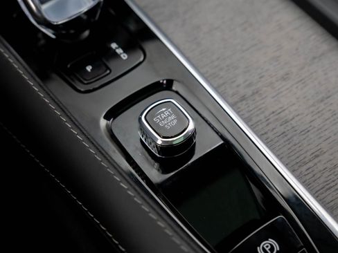 Used 2024 Volvo XC90 B6 Ultimate w/ Protection Package image 21