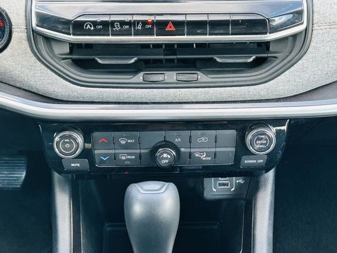 Used 2022 Jeep Compass Latitude image 18