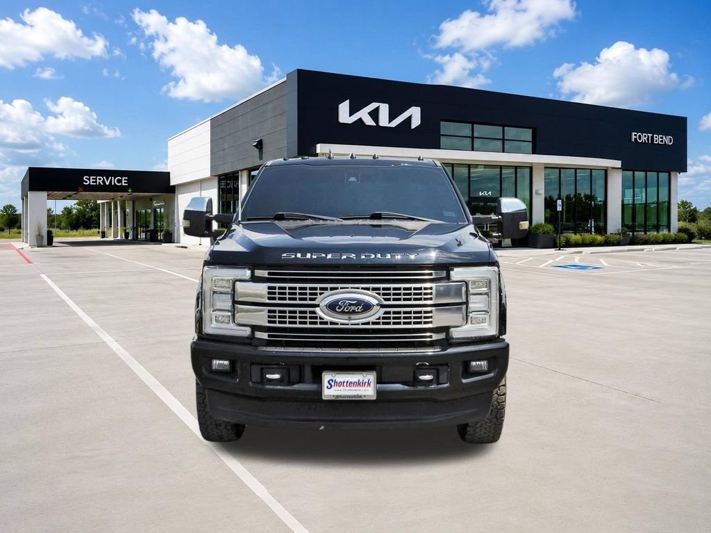 Used 2018 Ford F250 Platinum w/ Platinum Ultimate Package AWD/4WD image 2
