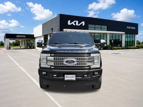 Used 2018 Ford F250 Platinum w/ Platinum Ultimate Package AWD/4WD image 2