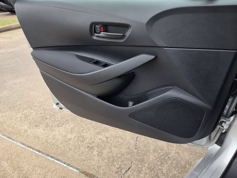 Used 2025 Toyota Corolla LE FWD image 24