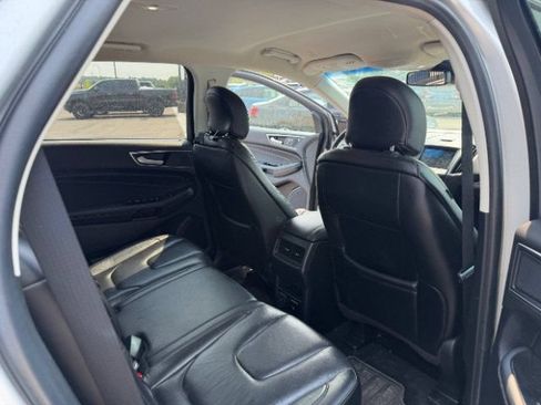 Used 2019 Ford Edge Titanium AWD/4WD image 24