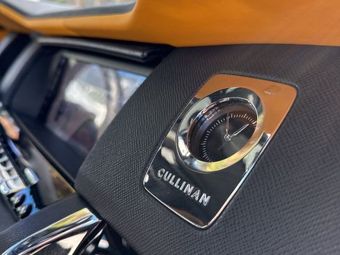 Used 2022 Rolls-Royce Cullinan image 25