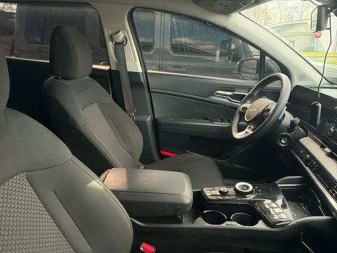Used 2023 Kia Sportage LX image 7