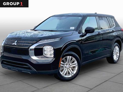 Used 2023 Mitsubishi Outlander ES FWD image 1
