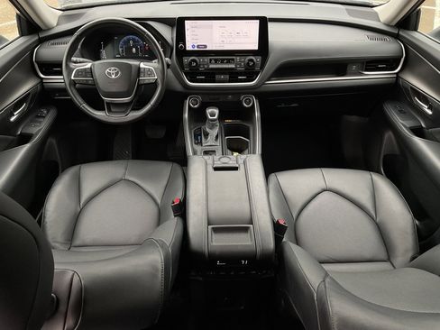 Used 2024 Toyota Grand Highlander XLE image 21