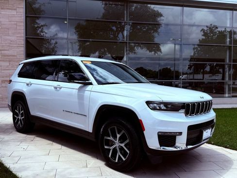Used 2023 Jeep Grand Cherokee L Limited AWD/4WD image 3