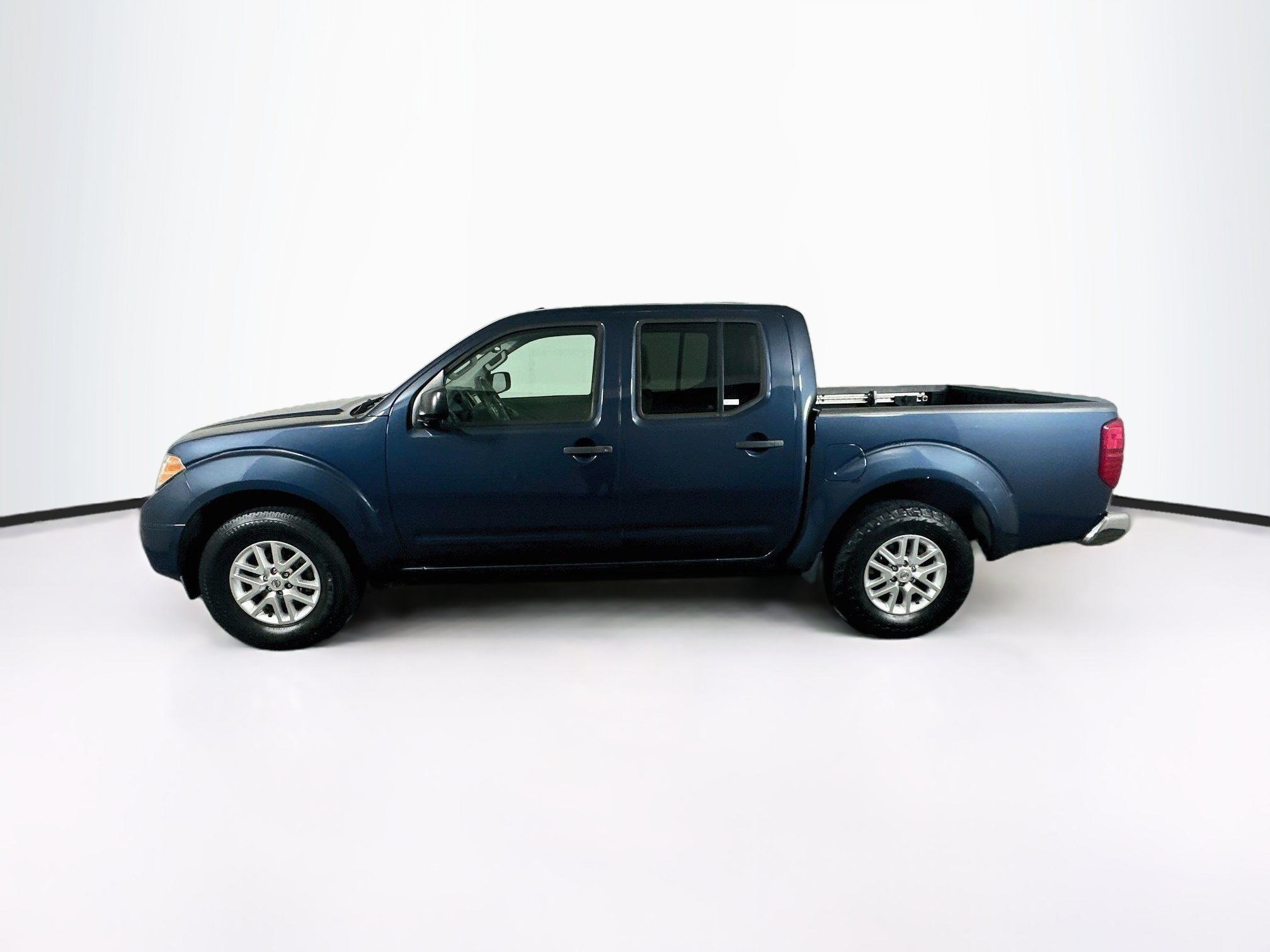 Used 2015 Nissan Frontier SV w/ SV Value Truck Package RWD image 4