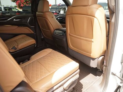 Used 2024 Cadillac Escalade ESV Premium Luxury w/ Performance Package AWD/4WD image 17