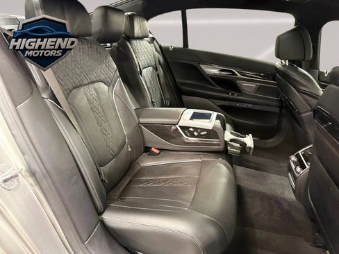 Used 2020 BMW 750i xDrive w/ Executive Package image 25