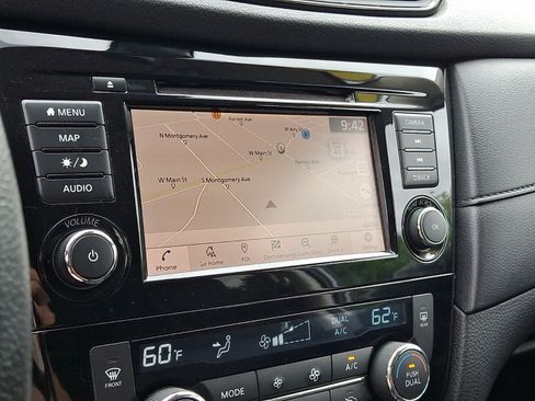 Used 2019 Nissan Rogue SV w/ Premium Package AWD/4WD image 16