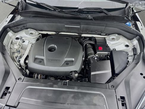 Used 2021 Volvo XC90 T6 Momentum w/ Protection Package Premier image 33