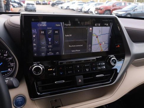 Used 2021 Toyota Highlander Platinum image 18