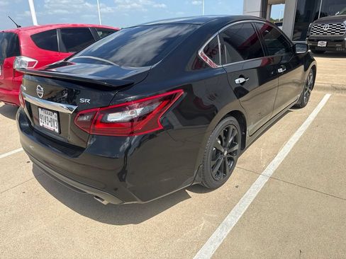 Used 2017 Nissan Altima 2.5 SR w/ Midnight Edition Package FWD image 2