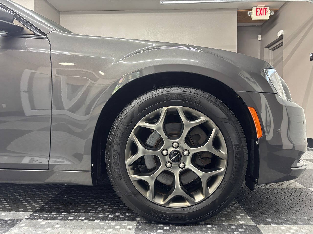 Used 2017 Chrysler 300 S w/ 300S Premium Group AWD/4WD image 5