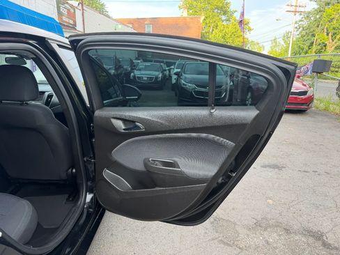 Used 2019 Chevrolet Cruze LT FWD image 33