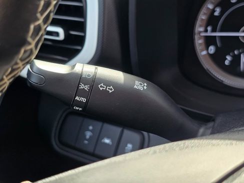 Certified 2022 Hyundai Venue Limited w/ Cargo Package image 33