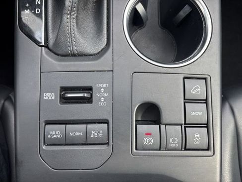 Used 2023 Toyota Highlander XLE AWD/4WD image 17