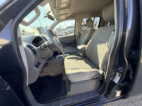 Used 2012 Nissan Frontier SV image 21