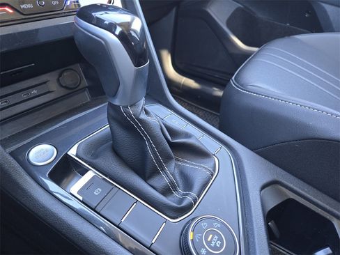 Used 2024 Volkswagen Tiguan SE image 22