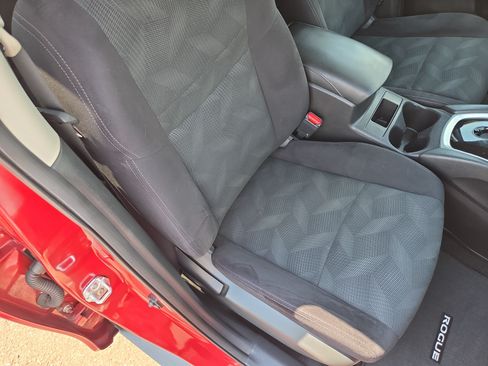 Used 2015 Nissan Rogue SV AWD/4WD image 16