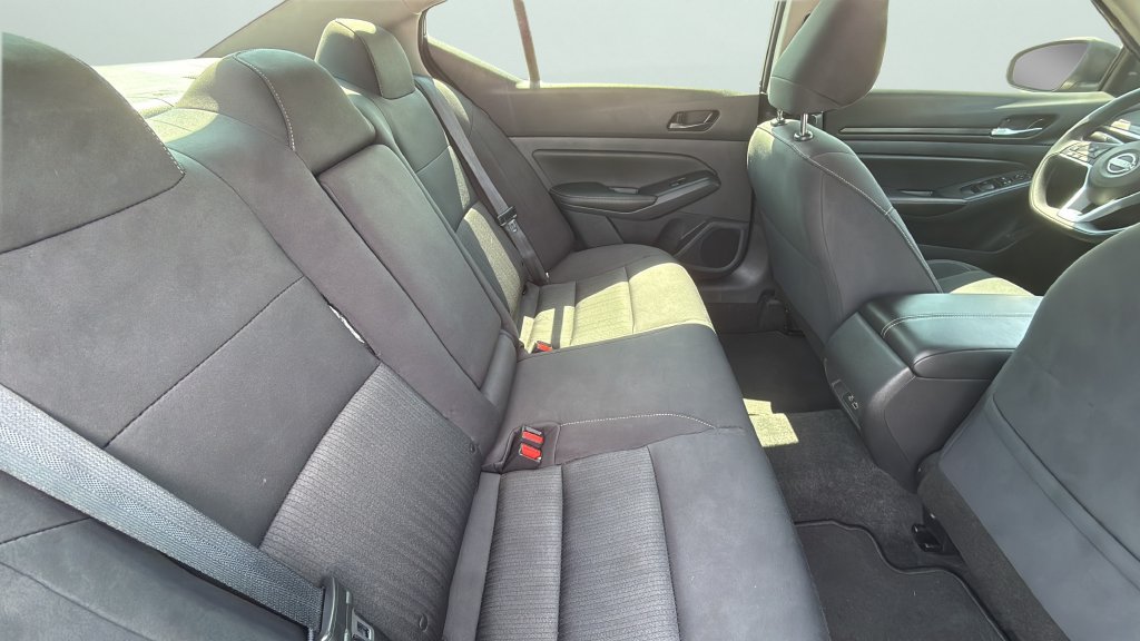 Used 2025 Nissan Altima 2.5 SV FWD image 11