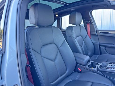 Used 2023 Porsche Macan image 39