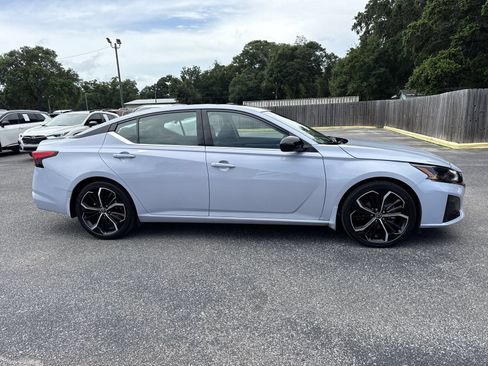 Used 2023 Nissan Altima 2.5 SR w/ SR Premium Package FWD image 6