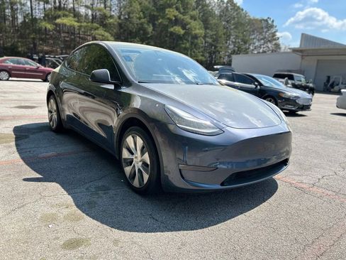 Used 2021 Tesla Model Y Long Range image 1