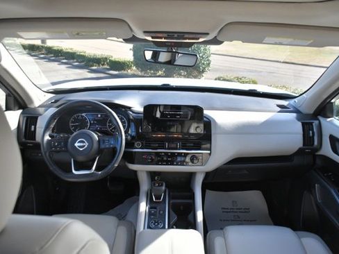 Used 2024 Nissan Pathfinder SL w/ SL Premium Package image 10