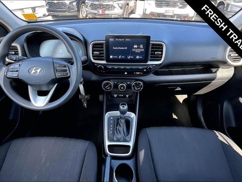 Used 2023 Hyundai Venue SE FWD image 7
