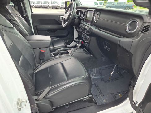 Used 2023 Jeep Wrangler Sahara image 8