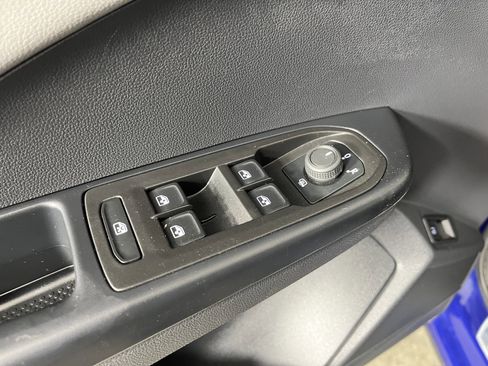 Used 2024 Volkswagen Taos SE image 18