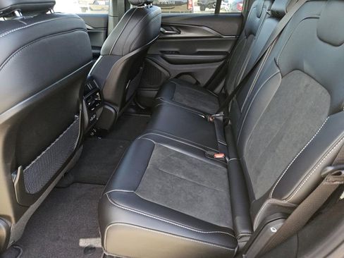 New 2025 Jeep Grand Cherokee Altitude image 24