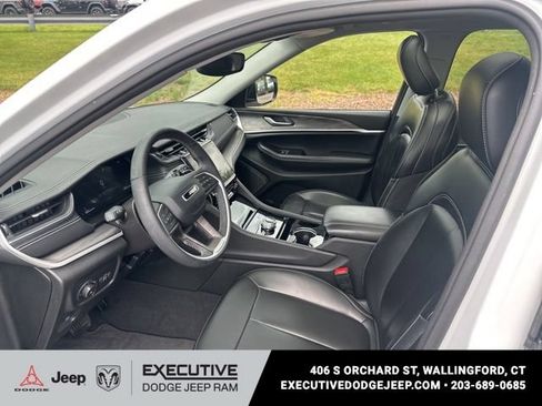 Used 2023 Jeep Grand Cherokee L Limited AWD/4WD image 7