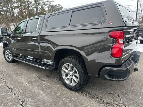 Used 2021 Chevrolet Silverado 1500 High Country w/ Technology Package image 3