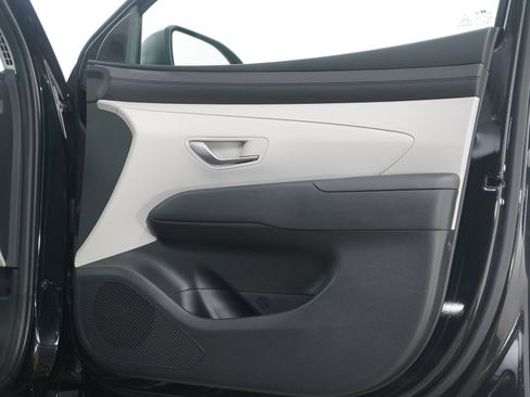 Certified 2025 Hyundai Tucson SE image 9