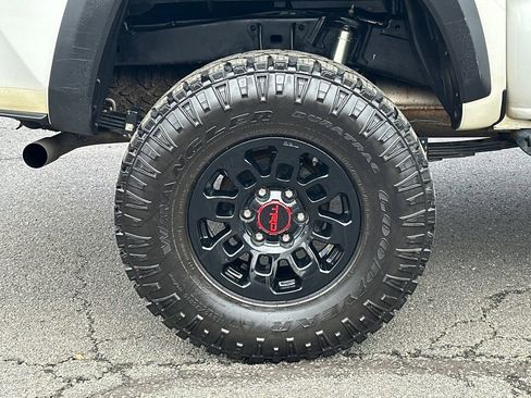 Used 2022 Toyota Tacoma TRD Off-Road image 7