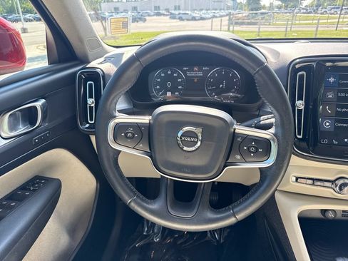 Used 2019 Volvo XC40 T4 Momentum FWD image 19
