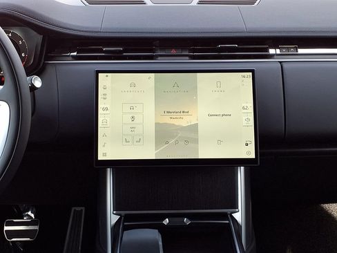 New 2026 Land Rover Range Rover Long Wheelbase SE AWD/4WD image 17