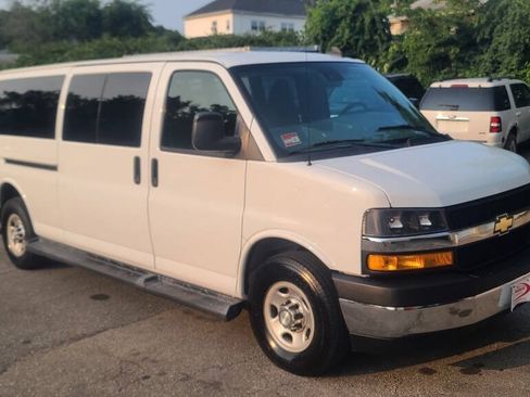 Used 2019 Chevrolet Express 3500 LT w/ LT Preferred Equipment Group RWD image 2