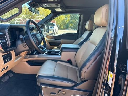 Used 2023 Ford F250 Lariat w/ Black Appearance Package image 9