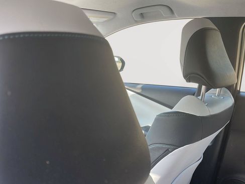 Used 2017 Toyota Prius Prime Premium FWD image 18