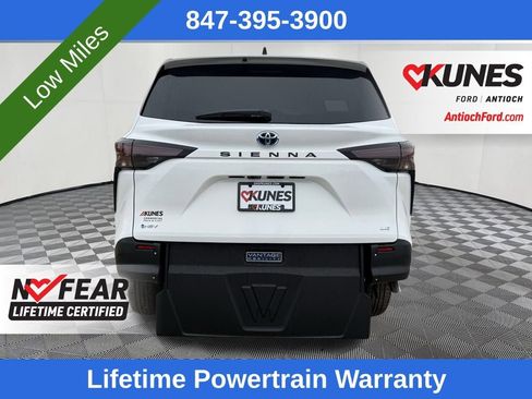 Used 2025 Toyota Sienna LE image 4