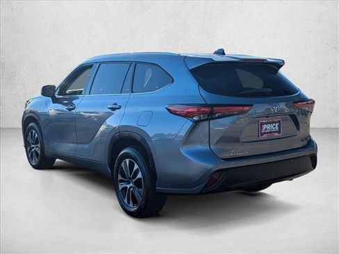 Used 2021 Toyota Highlander XLE image 8