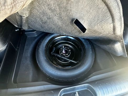 Used 2019 Jeep Cherokee Limited FWD image 46