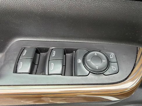 Used 2020 GMC Acadia SLE w/ Driver Convenience Package FWD image 27