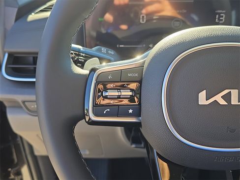 New 2026 Kia Carnival EX image 31