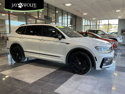 Used 2020 Volkswagen Tiguan SE R-Line image 1